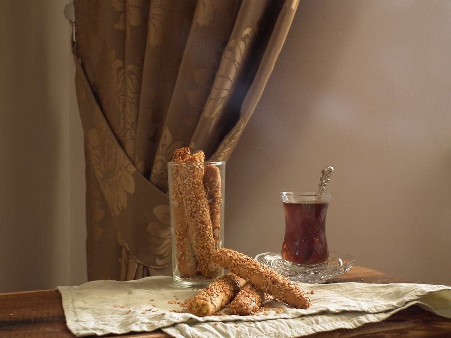 Cozy Aurelia Café interior with pastries, warm light, and linen accents — photo by ly on Pexels